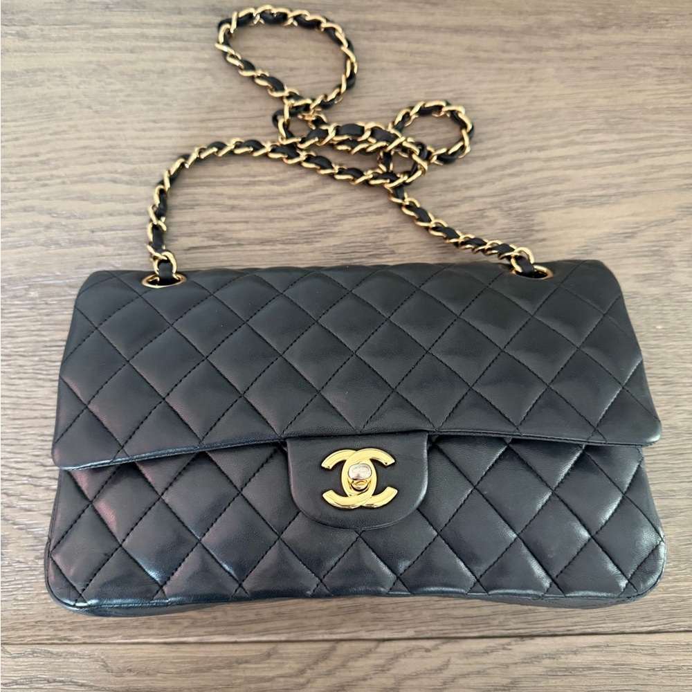 Chanel Black Quilted Shoulder Bag with Gold Chain